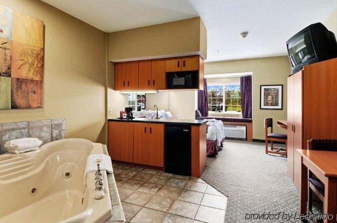 Stay Beyond Inn & Suites Elma Room photo