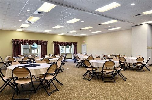 Stay Beyond Inn & Suites Elma Exterior photo
