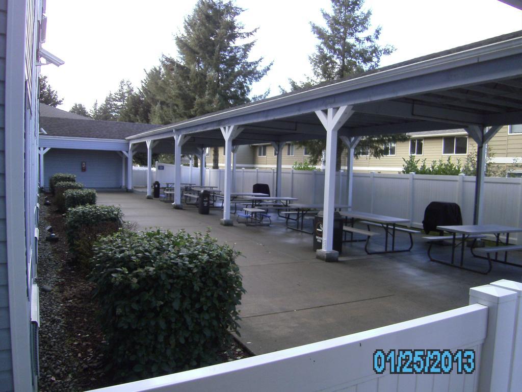Stay Beyond Inn & Suites Elma Exterior photo